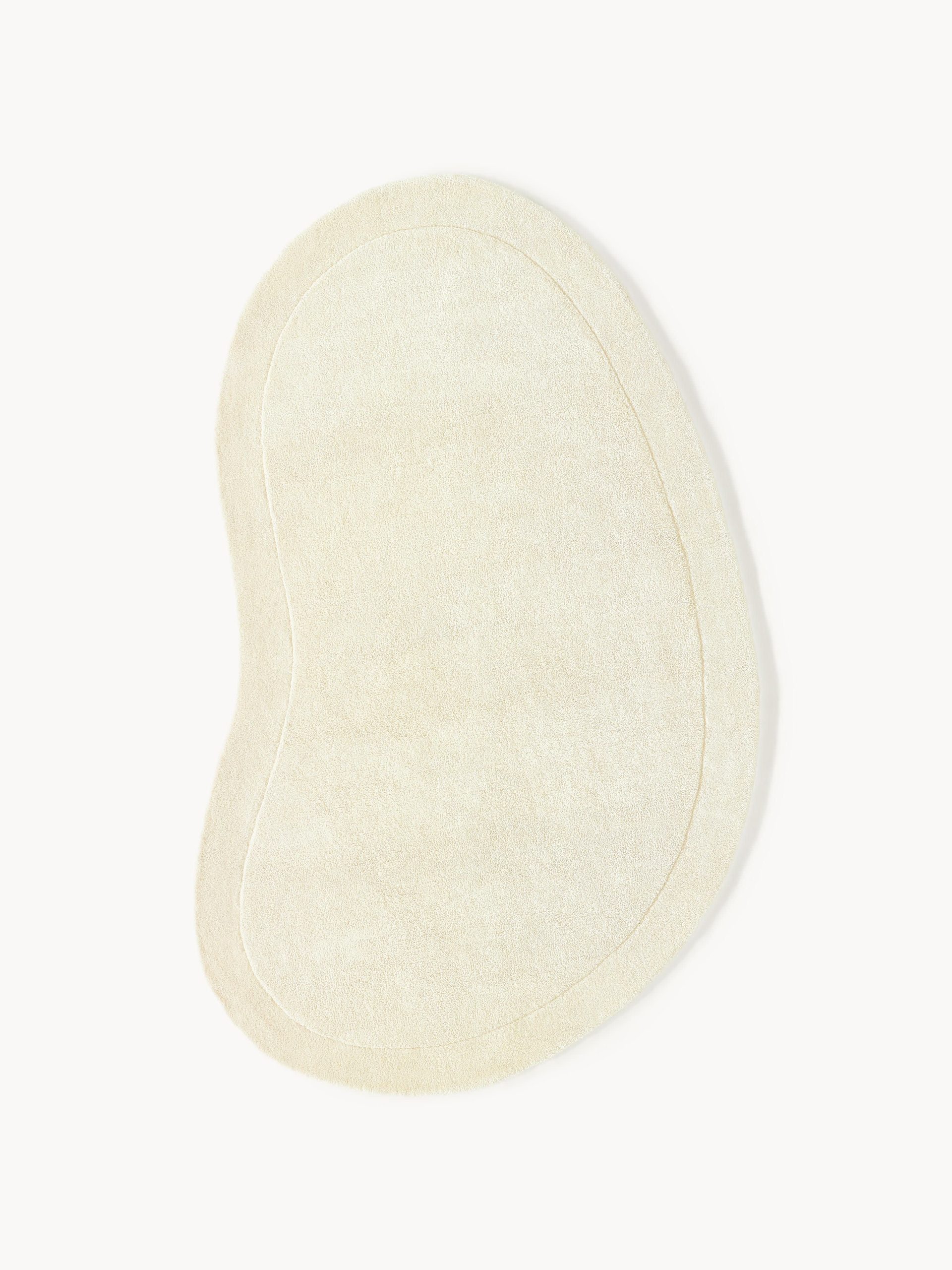 Alfombra artesanal de lana en forma orgánica Kadey