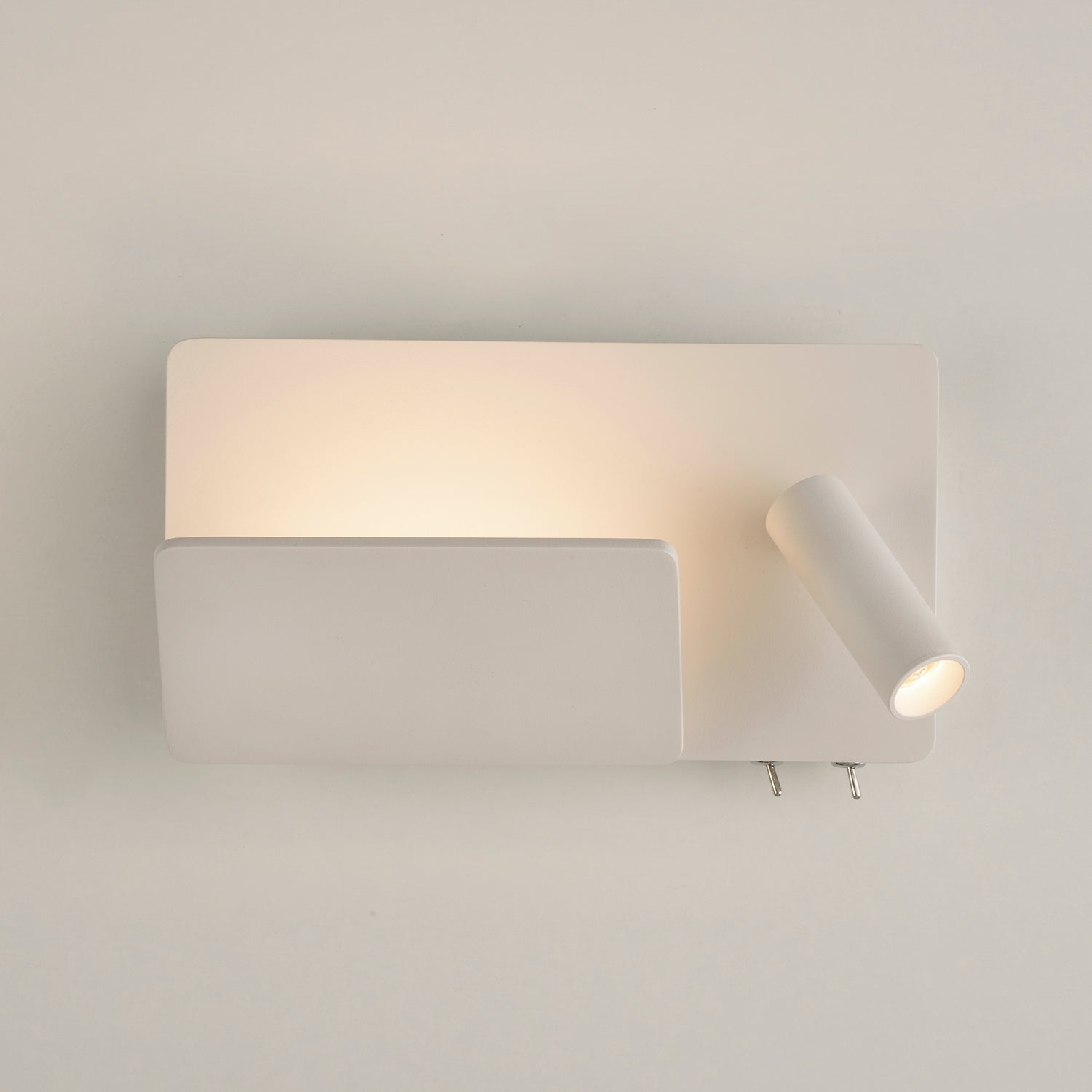 ACB Laika Aplique 16/3665 Blanco texturado, LED 6W 2700K 600lm + 3W 2700K 315lm, CRI90 , Dos interruptores, Con USB, USB-C, Orientable A3665194BDER