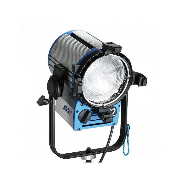 ARRI TRUE BLUE T2 MAN 220 250 V~ BLUE/SILVER SCHUKO CONECTOR