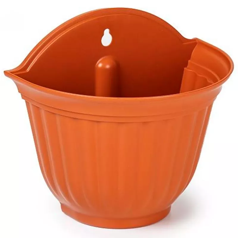 Maceta de pared marrón 26x29,5x19 cm, colgante interior/exterior, plástico resistente, fabricada en España, ahorra espacio